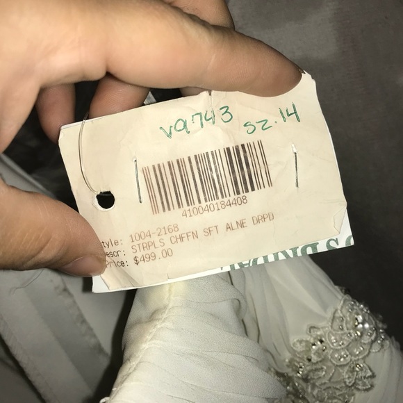 Wedding Dress with Beaded lace detail style V9743 - Picture 5 of 6